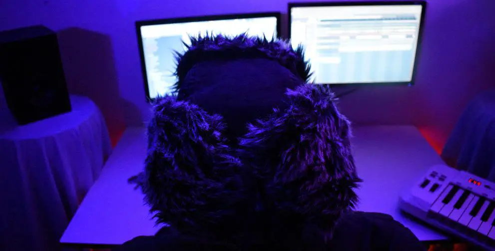Who is an eSports Observer?